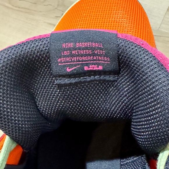 Nike LeBron Witness 8 Basketball Shoes - Picture 11 of 14